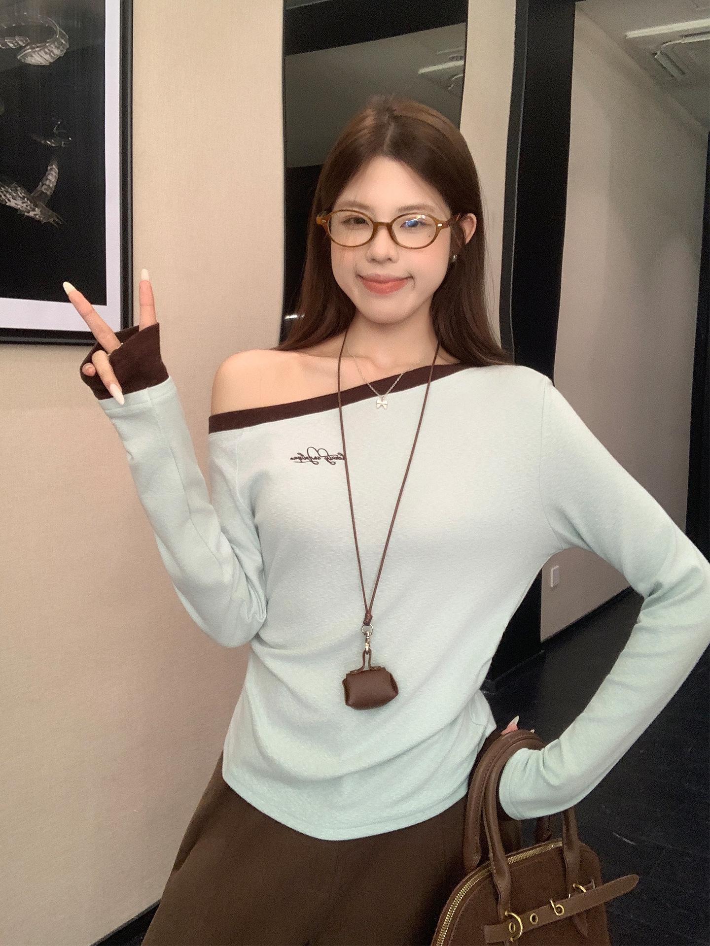 Green Spice Girl Slash Shoulder Off-Shoulder Letter Embroidered Long Sleeve Bottom Shirt Women s Autumn Folds Pinch Waist Splicing Top S зелёный