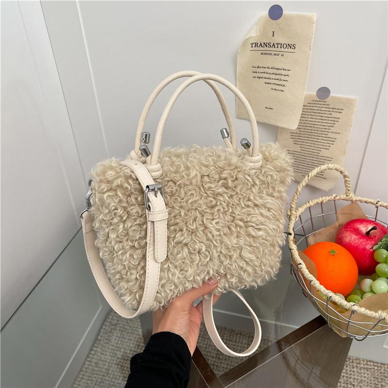 

Japan and South Korea autumn handbag women s 2025 new trend bag furry handbag foreign style niche design fashion bag хаки