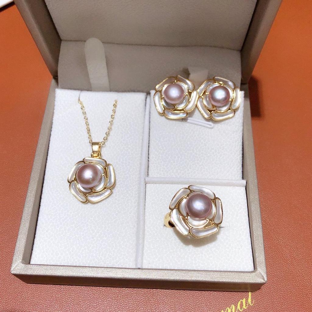 Elegant Pearl Necklace Set: 18K Gold-Plated with Mother-of-Pearl, Featuring 8-9mm Mantou Pearls.
