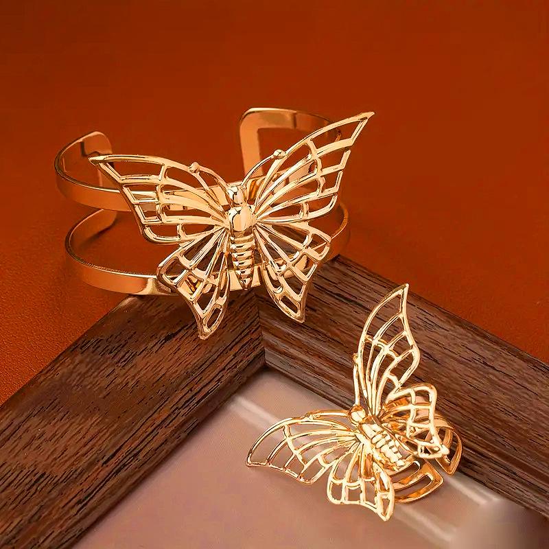 

A set of bracelets and rings, a set of golden yellow fashion light luxury atmosphere retro elegance