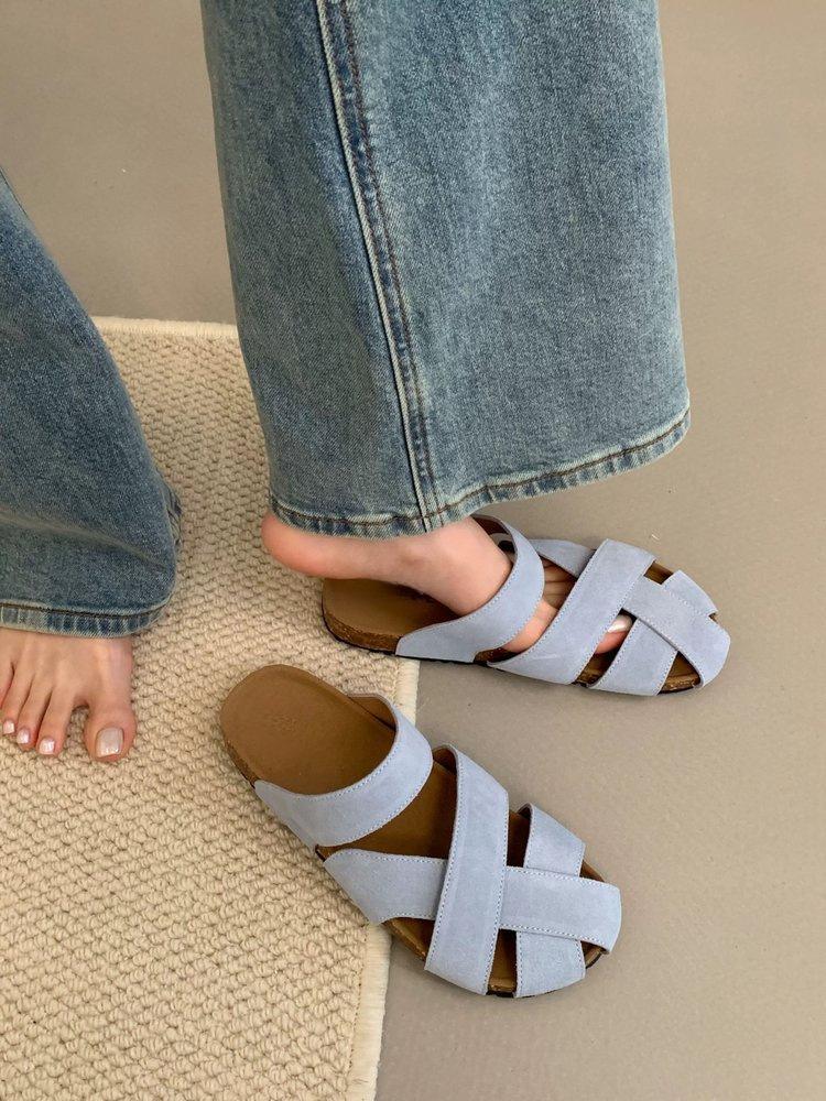 Soft flat-bottomed lazy person pedal bag head half slippers outer wear women's shoes 2025 summer new niche hollow cool slippers