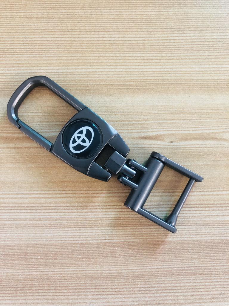 Styling Emblems Key Rings Keychain Auto Accessories for Toyota Corolla Camry Rav4 Yaris Auris Prado Verso Fortuner car sticker
