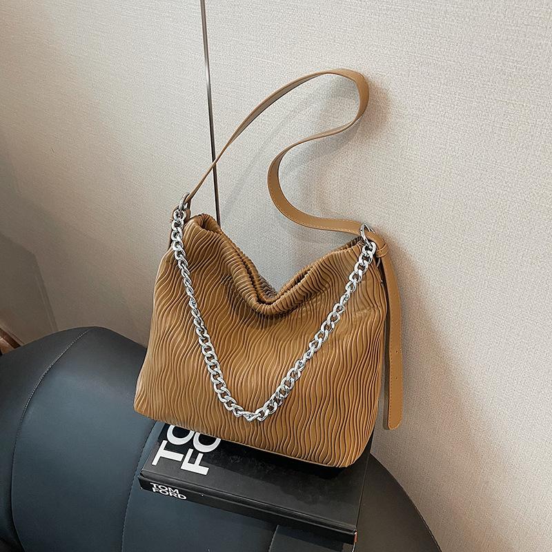 Large-capacity Light Luxury Tote Bag Women's 2025 New High-end Chain Handbag Versatile Shoulder Messenger Bag Tide