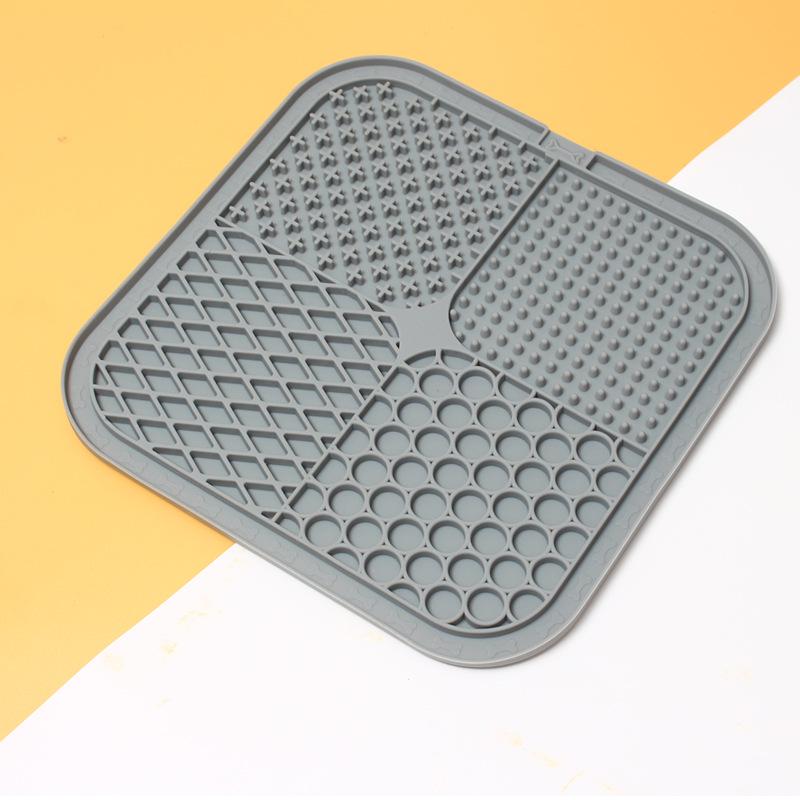 Pet Silicone Non-Slip Slow Feeder Mat - Round Food-Grade Lick Mat for Cats & Dogs