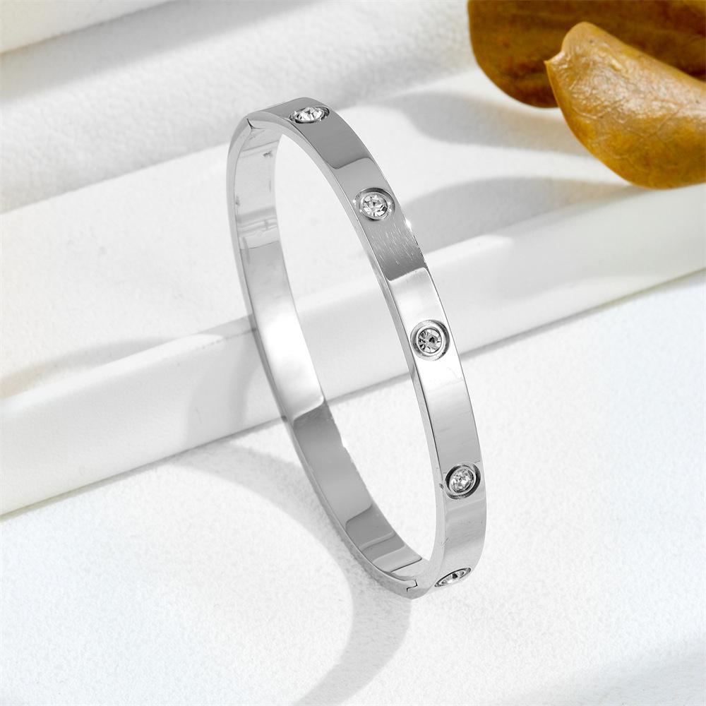 2026 Fashion Bracelet, High-end Temperament Elegant Jewelry Light Luxury Niche Design Love Bracelet