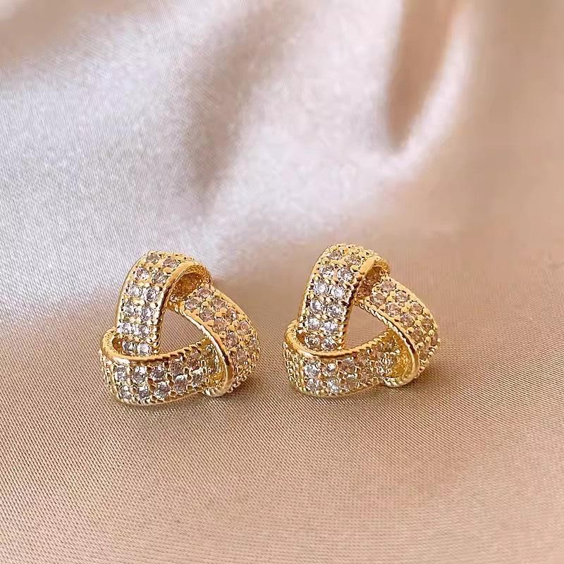 

Серьги-пусеты из серебра 925 пробы, треугольные, микро-паве из цирконов, женские геометрические роскошные золотые украшения для ушей 2024