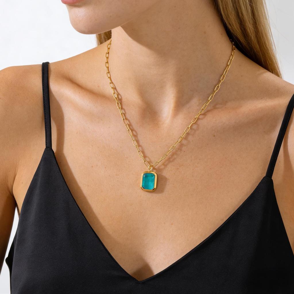 Vintage Emerald Pendant Necklace 18K Gold Titanium Steel Necklace Temperament Autumn And Winter Necklace Color Retention