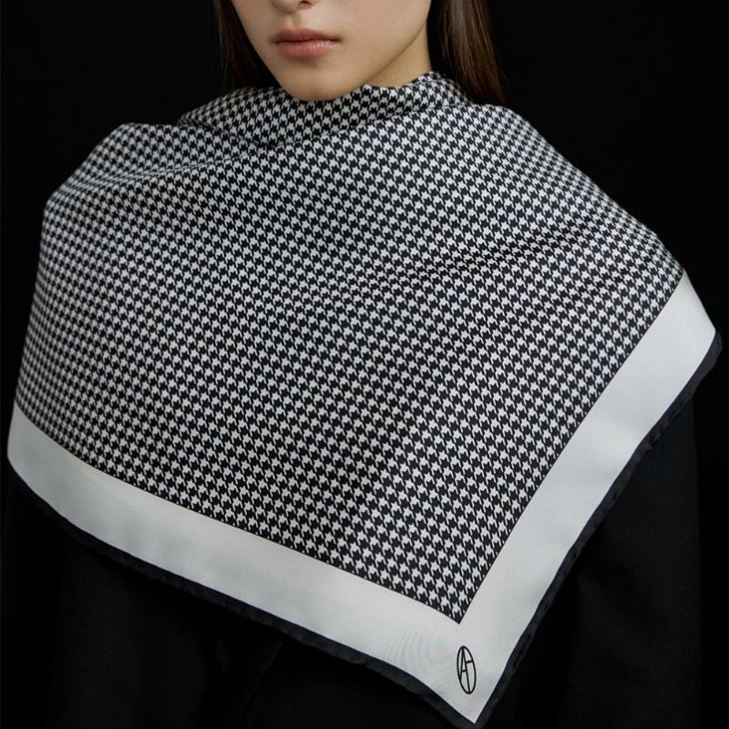 Avvina Pelle Houndstooth Silk Scarf 90   Black