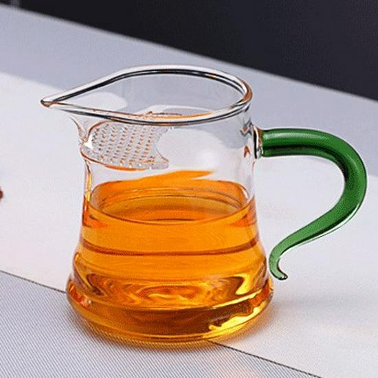 High Borosilicate Glass Crescent Gong Dao Bei with Pointed Spout and Filter Hole - Heat-Resistant Tea Separator Cup