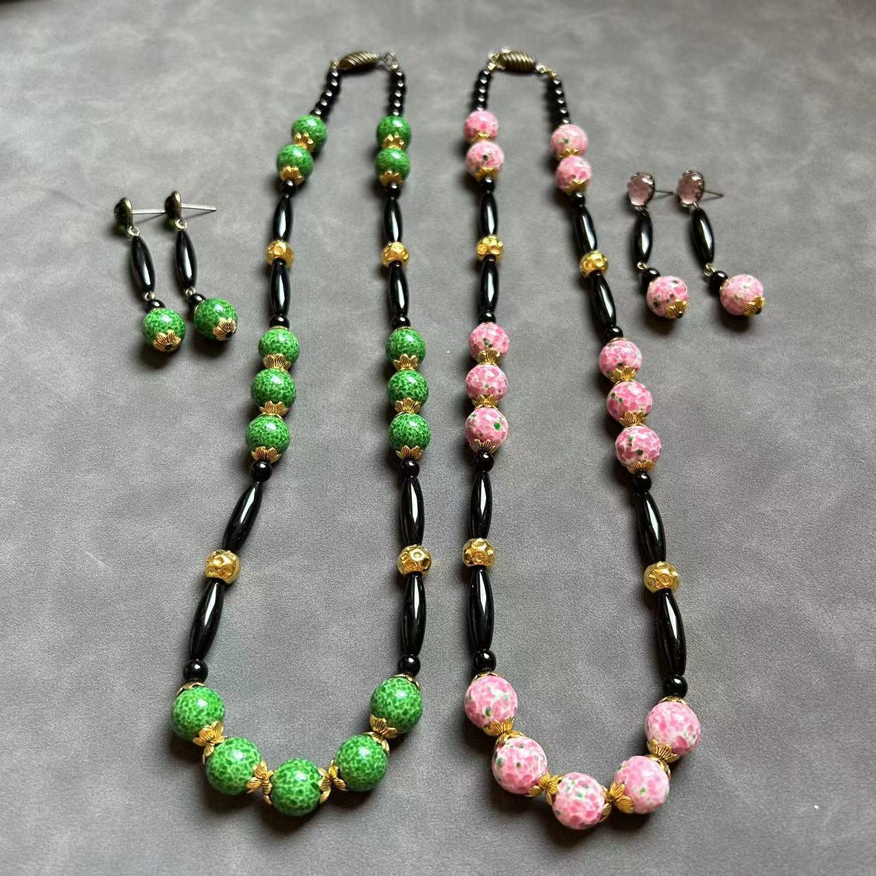 

Pre-owned Handmade Pink-Green Frog Skin Glass Necklace & Vintage Earring Set