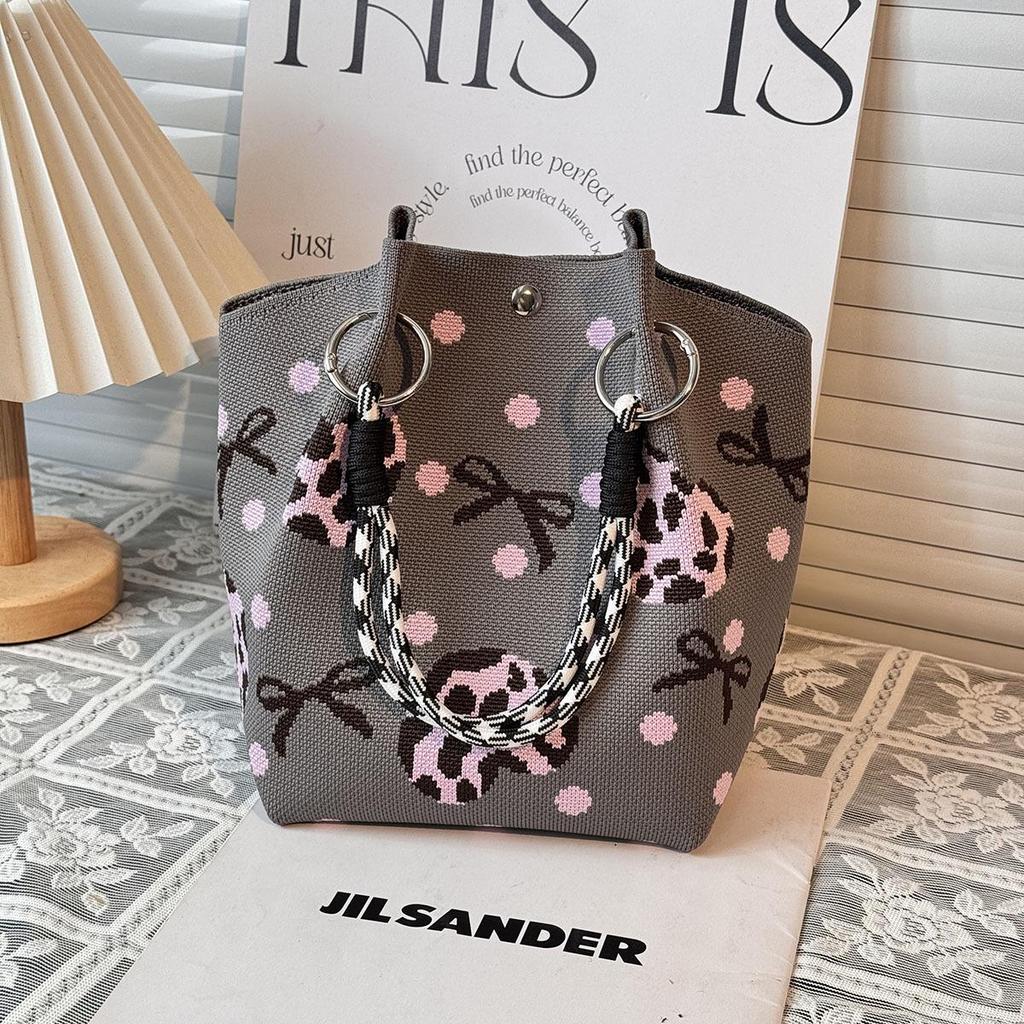 Handtasche mit großer Kapazität im japanischen und koreanischen Strickstil - Tragbare, pendlerfreundliche Tragetasche mit einem kleinen quadratischen Design für diverse Gegenstände