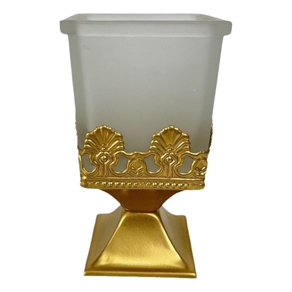 Elegant Iron Candle Holders Classical Design Candlestick Holders for Weddings Parties and Dinners Decors Accessory