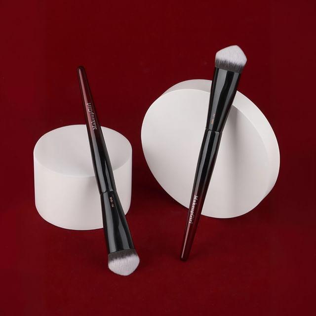 Hepius - Pointed Foundation Brush