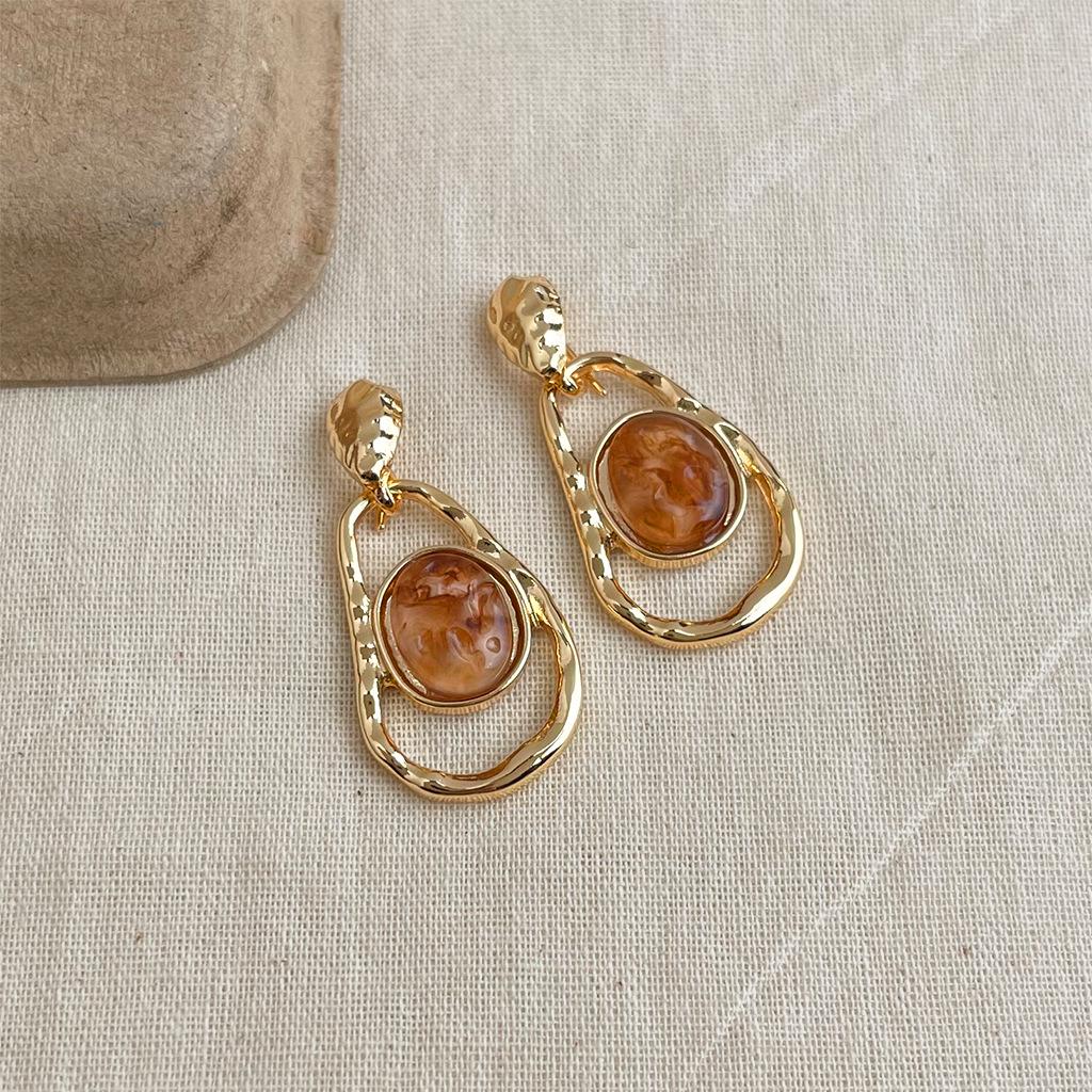 Retro Maillard Gradient Geometric Enamel Stud Earrings: Fashionable, Luxurious, High-End Women's Style