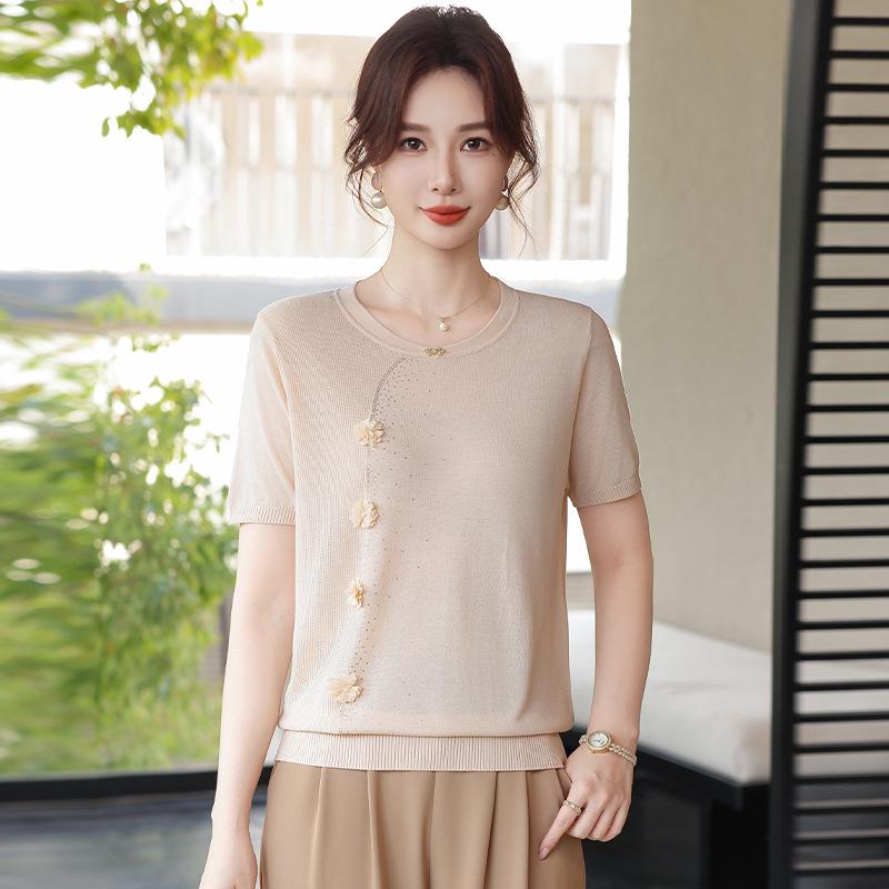 

Mother s Summer Ice Silk Knit Top 2026: Short-Sleeve T-Shirt for Middle-Aged & Elderly Women, Mother-in-law s Cardigan Style 110 бежевый