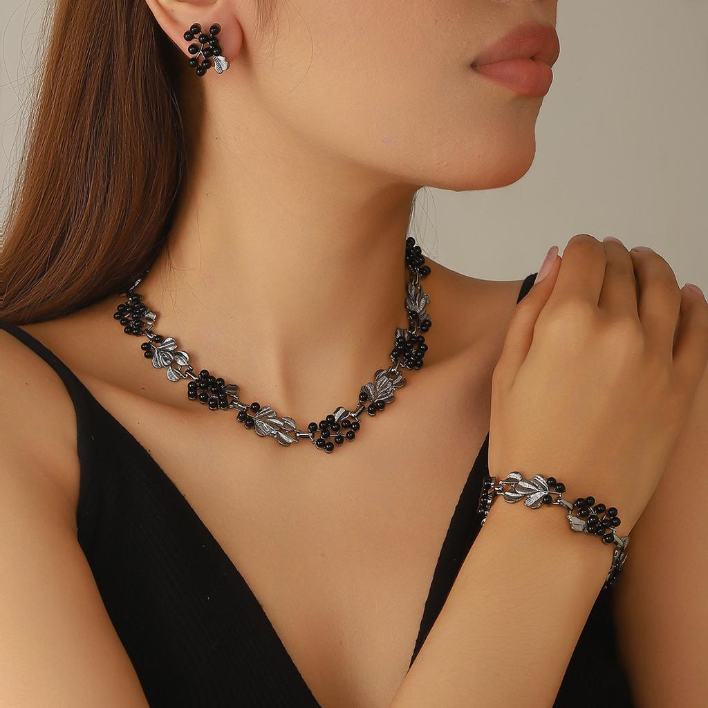Pearl necklace, earrings, bracelet, jewelry set, women's high-end, fashionable, vintage clavicle chain