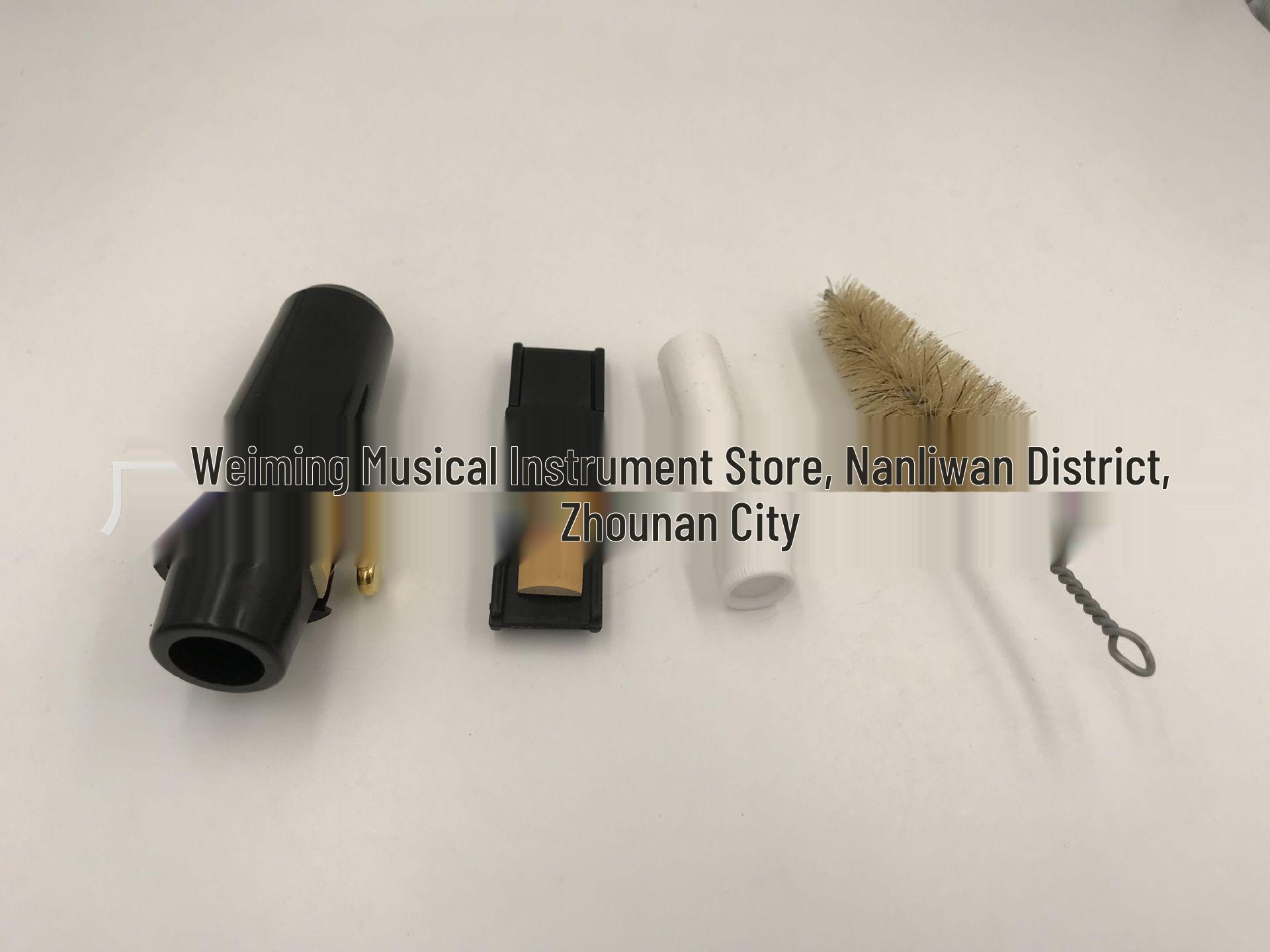 4-Piece Black Mouthpiece and Accessories Set for Musical Instruments Clarinet Mouthpiece Set 4-Piece (with Reed)