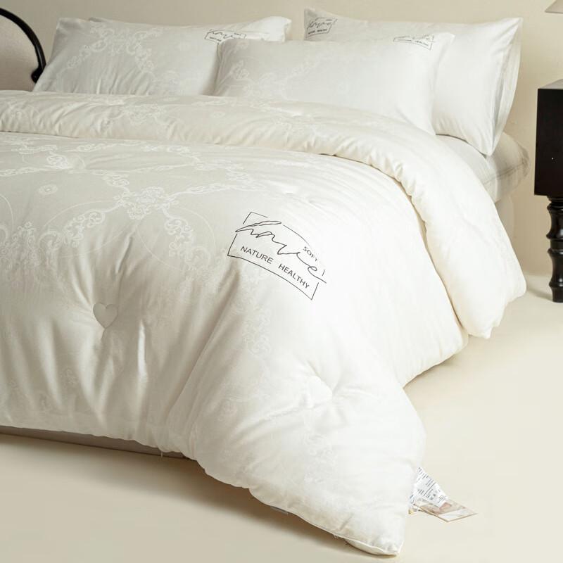 Baroque Jacquard Cotton Silk Soybean Blend Quilt