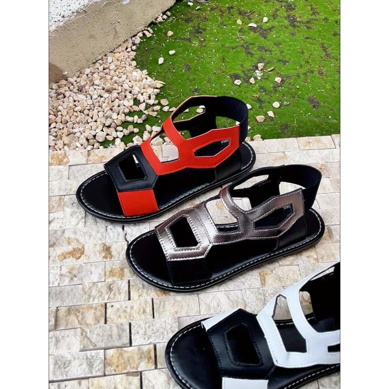 Summer's New Large-sized, Casual and Fashionable Flat-bottomed Beach Flip-flops for Women In Contrasting Colors
