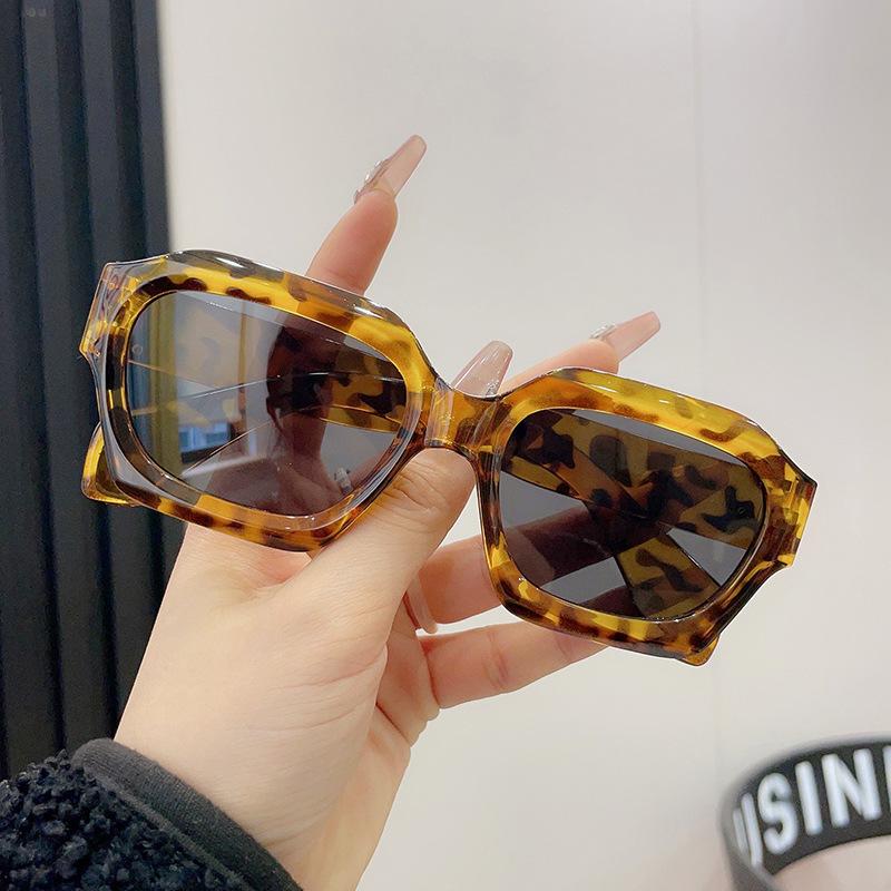 Vintage Square Sunglasses Men Fashion Brand Sunshade Glasses New Women Rectangle Sun Glasses Beach Eyewear UV400 Glasses