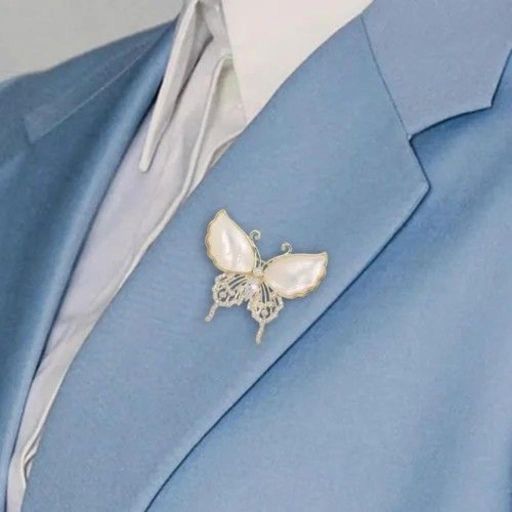 Fluttering Butterfly Brooch, High-end Chest Flower Breaking Into Butterfly, Light Luxury And High-end Accessories