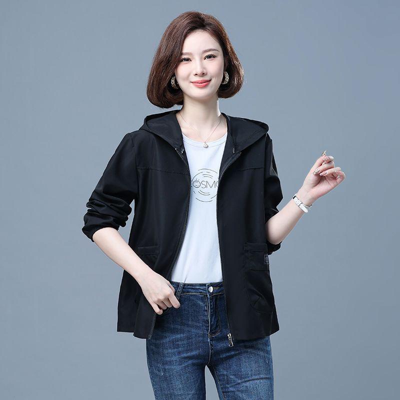 Plus Size Women's Hooded Windbreaker: Stylish, Breathable, Single-Layer Jacket for Mid-Autumn and Spring