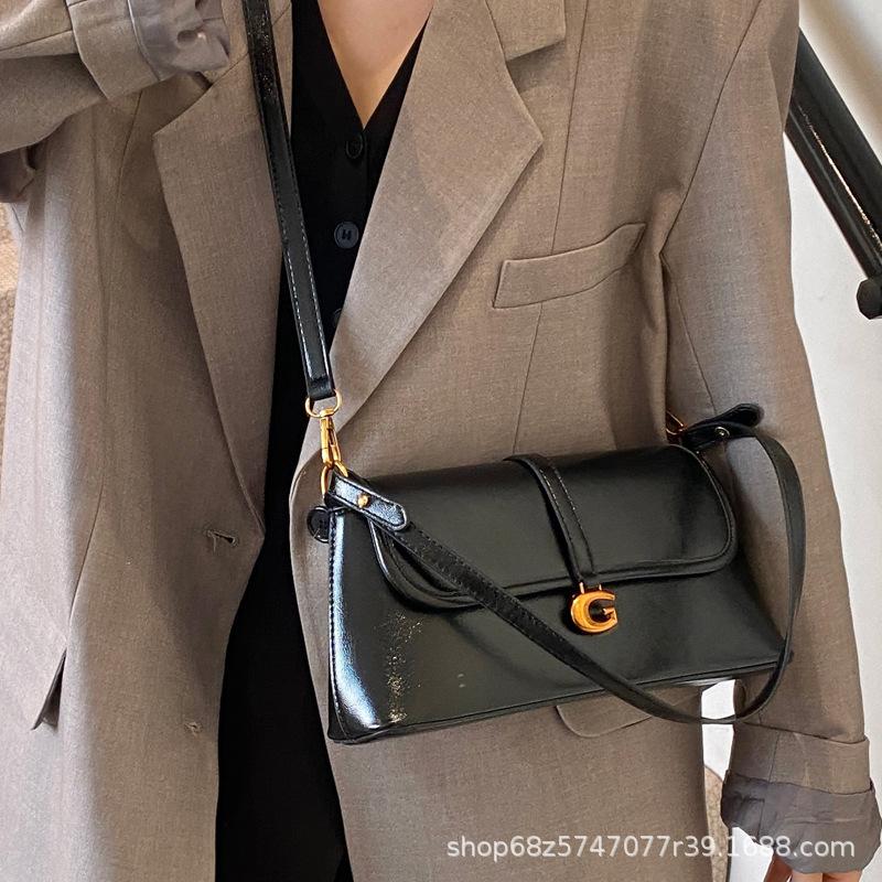 Retro soft leather shoulder armpit bag women's 2025 new versatile fashion handbag casual baguette bag