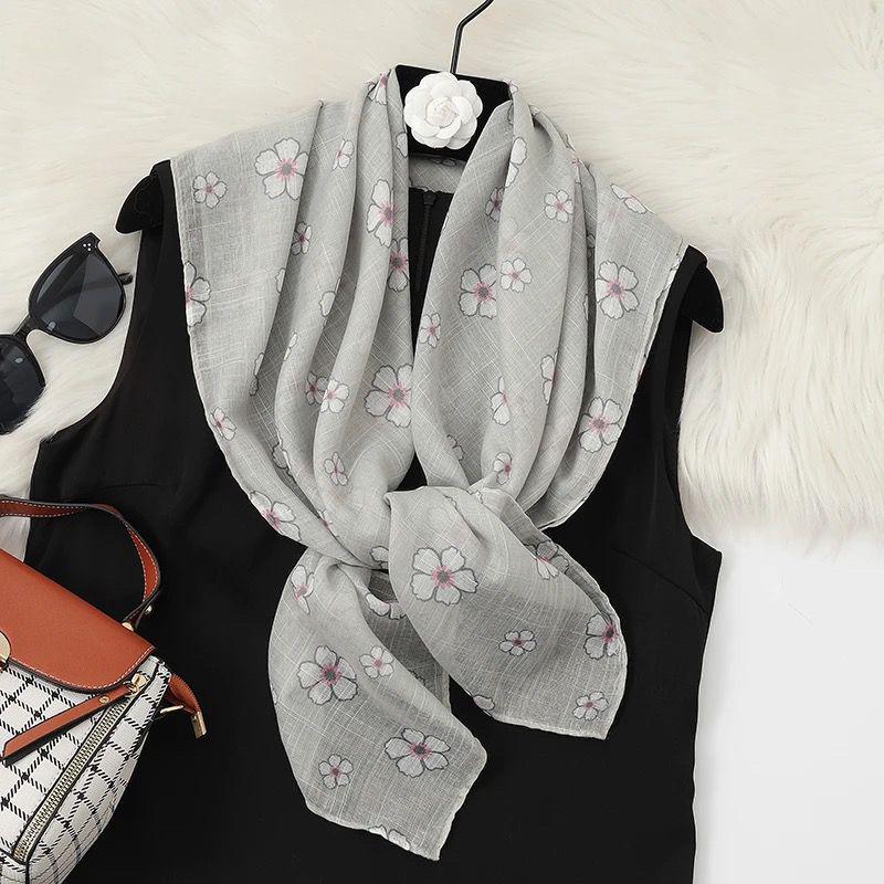 Foulard Leggero in Seta Floreale 90x90 - Sciarpa Decorativa Traspirante per Donna