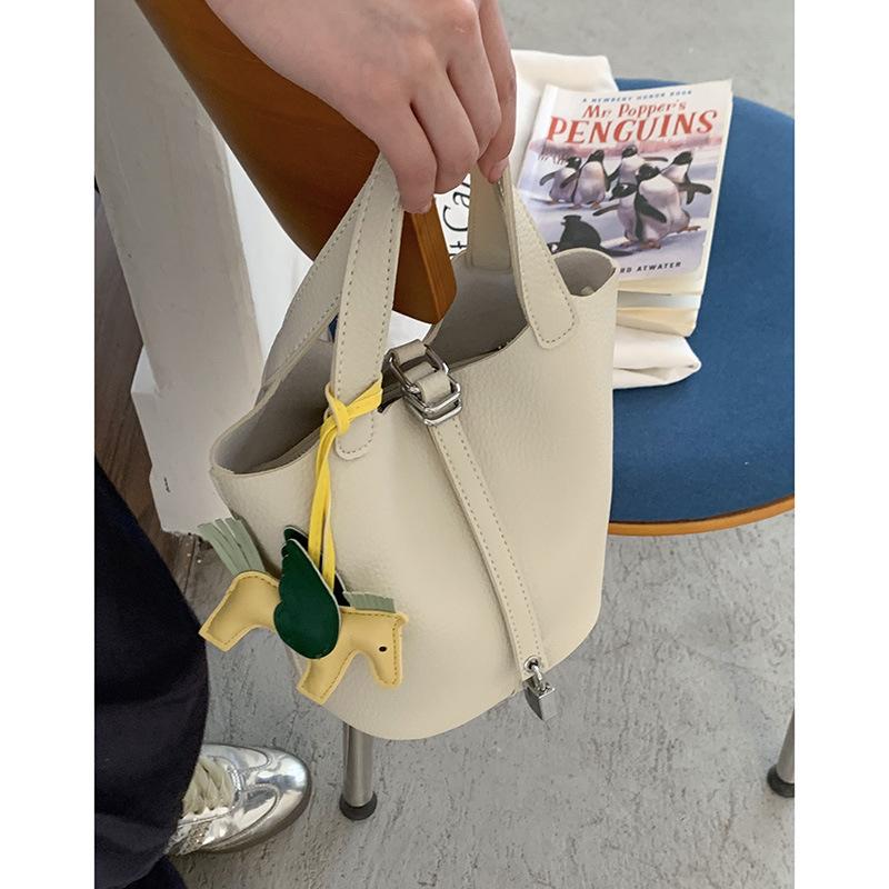 

Летняя маленькая свежая портативная сумка-корзина для овощей женская новая модная нишевая сумка-ведро универсальная сумка-мессенджер