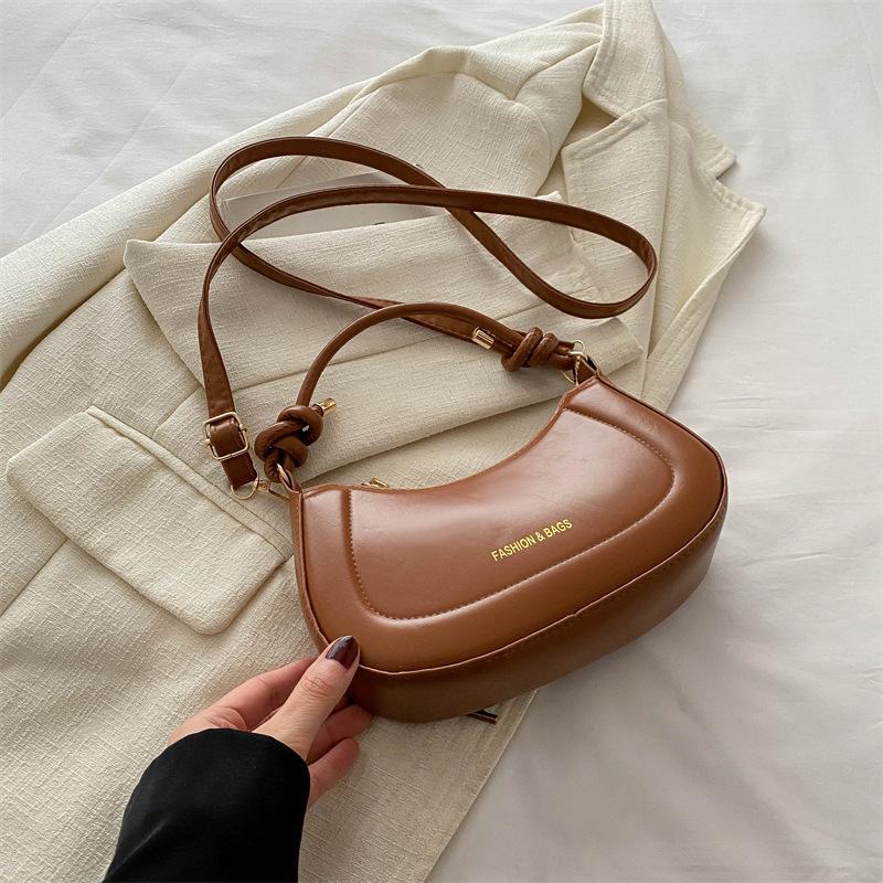 

Однотонная текстура простая наплечная сумка-мессенджер женская 2025 весна новая универсальная ins повседневная сумка в зарубежном стиле женская сумка коричневый