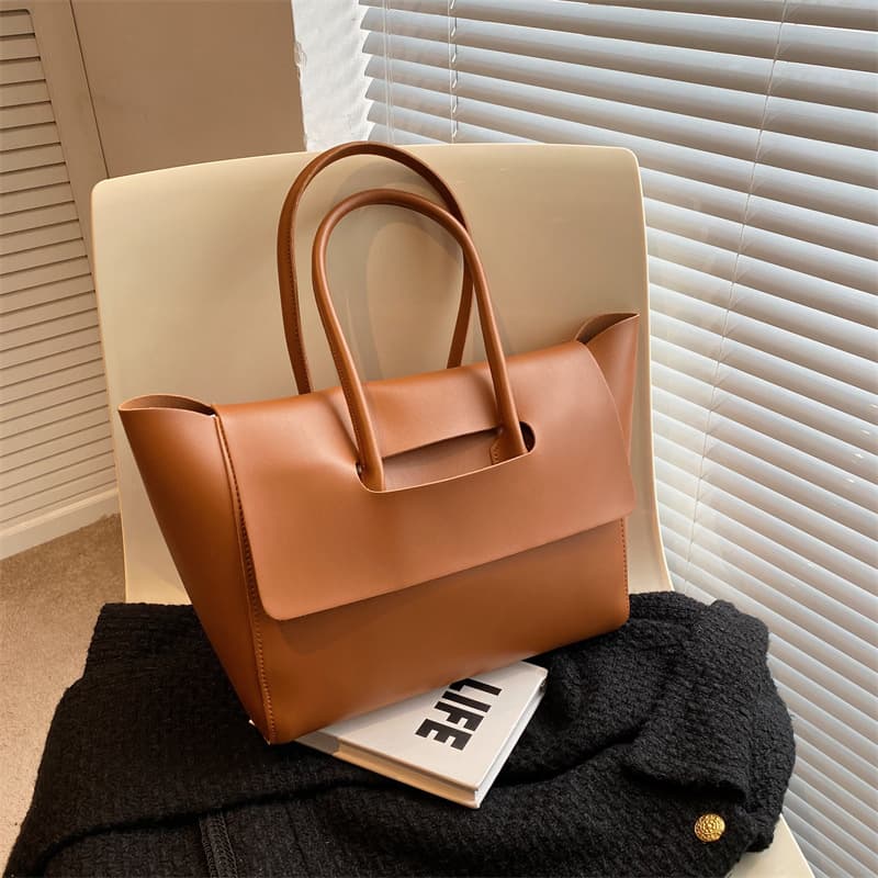 New Large-capacity Handbag Retro Commuter Tote Bag