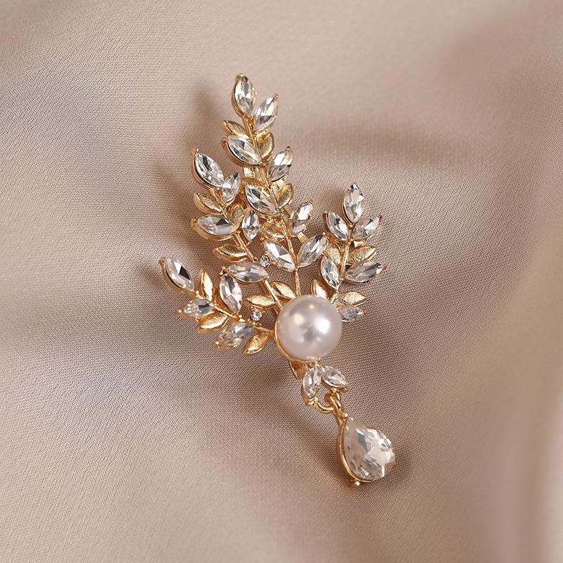 Exquisite High-End Schmetterlingsbrosche für Damenmode - Elegante Corsagen-Nadel & Kleidungsaccessoire