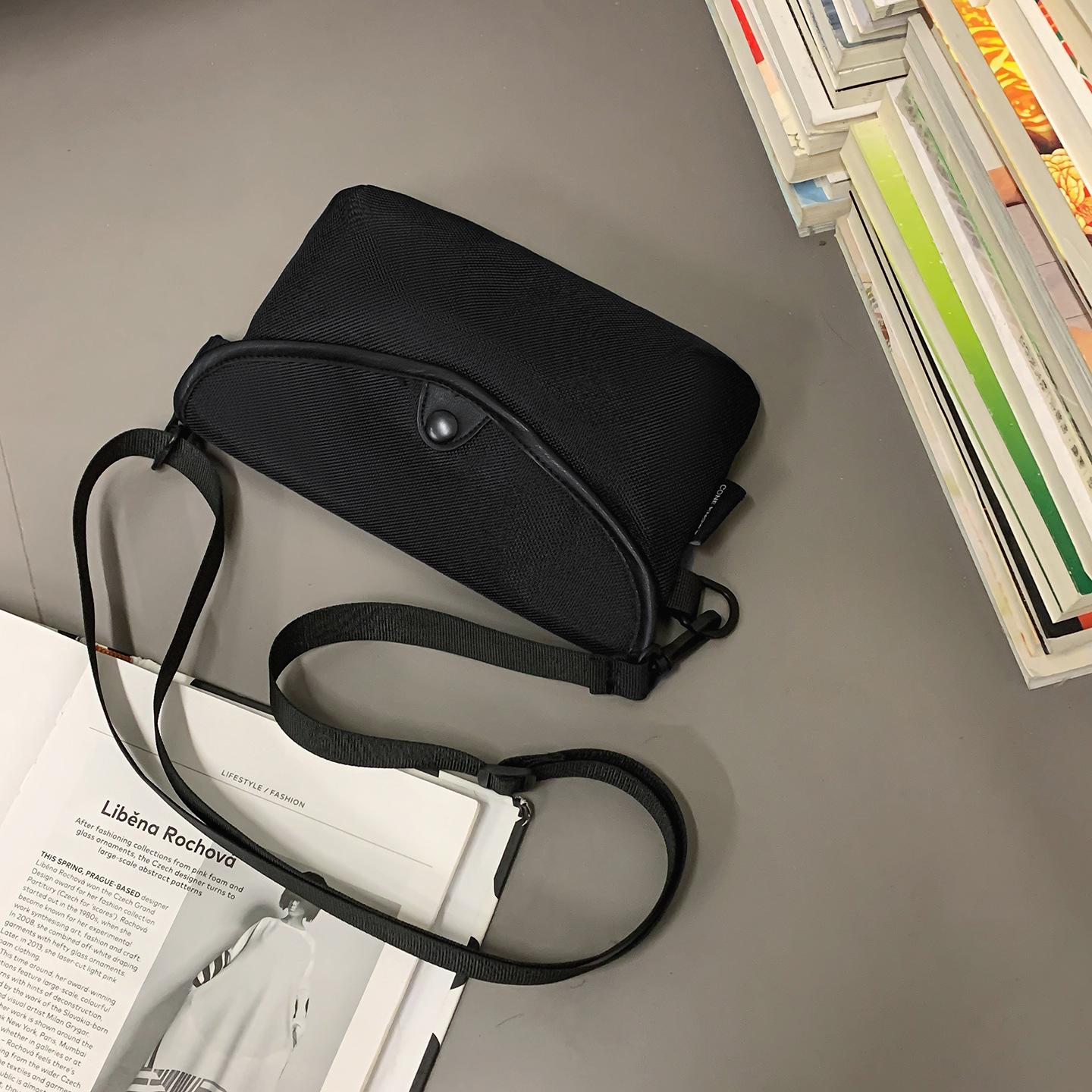 

Personalized solid color mobile phone bag Hiking sports messenger bag Men s tooling trendy brand shoulder bag Women s cycling small square bag чорний