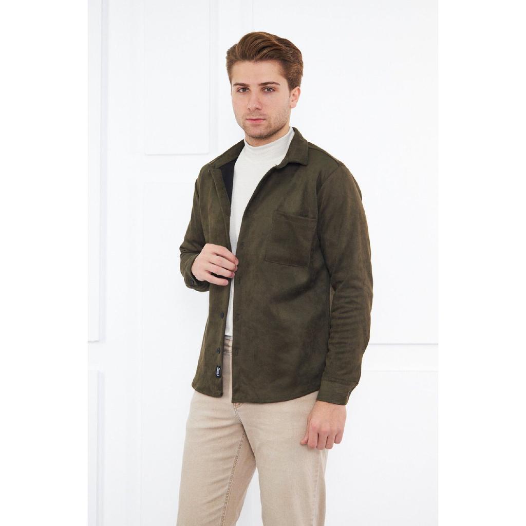 Wildleder-Hemd mit einer Tasche und normaler Passform