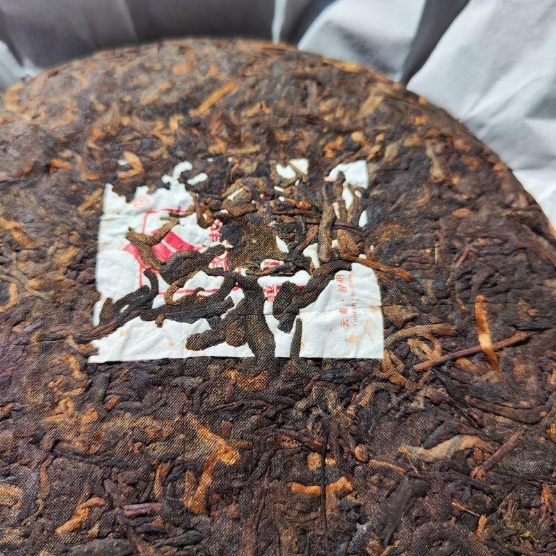 Yunnan Menghai Guyi YU BANG Klasická chuť Pu'er Zralý kulatý čaj Pu Erh 357g