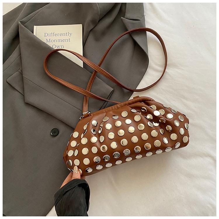 Rivet Bucket Bag 2025 Summer New Versatile Casual Shoulder Women's Bag Fashionable Exquisite Messenger Bag