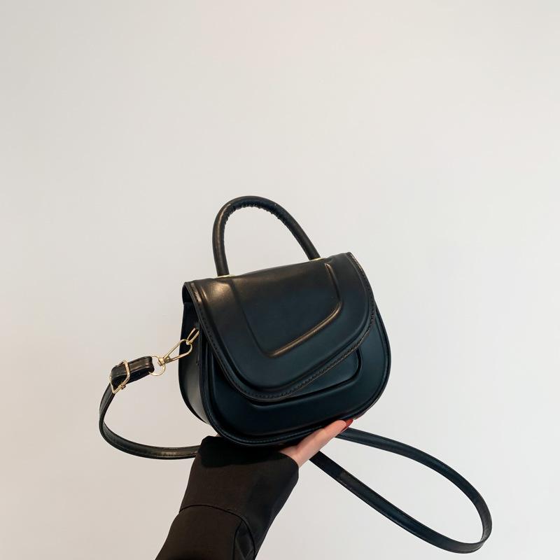 

Нишевая текстура иностранный стиль маленькая сумка 2024 новая женская сумка весна популярная повседневная сумка-мессенджер модная маленькая квадратная сумка прилив чёрный