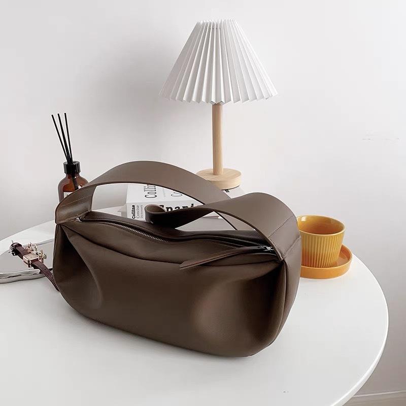 Стильная кросс-боди сумка из воловьей кожи цвета кофе Современная и компактная сумка через плечо для путешествий коричневый 7380₽