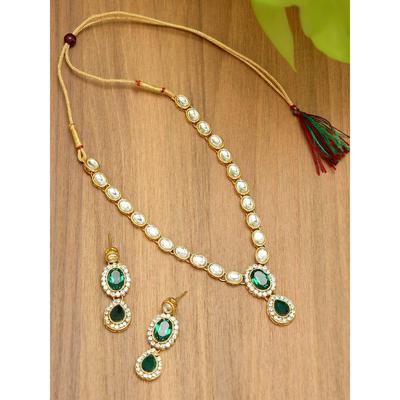 ZAVERI PEARLS Goldfarbene Halskette und Ohrringe aus der Hochzeitskollektion mit Kundan- und grünen Steinen