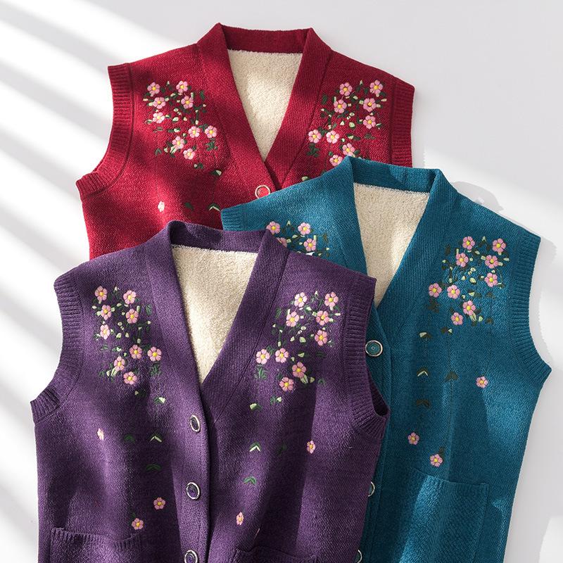 Babiččina podzimní zimní vyšívaná vesta design plus sametové úplety