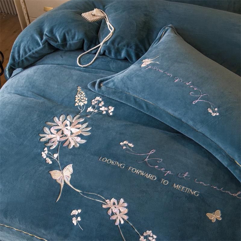 A klasės pieno aksomas keturių dalių žieminis šiltas sutirštintas dvipusis aksominis antklodės užvalkalas didelio tankio matinis vienspalvis raižytas aksomas