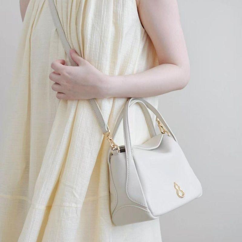 

Perfect Bag Small Size Full-grain Leather Small Vegetable Basket Bag Women 2025 New Spring and Summer Fashion Commuter Portable Messenger Bag Poria White