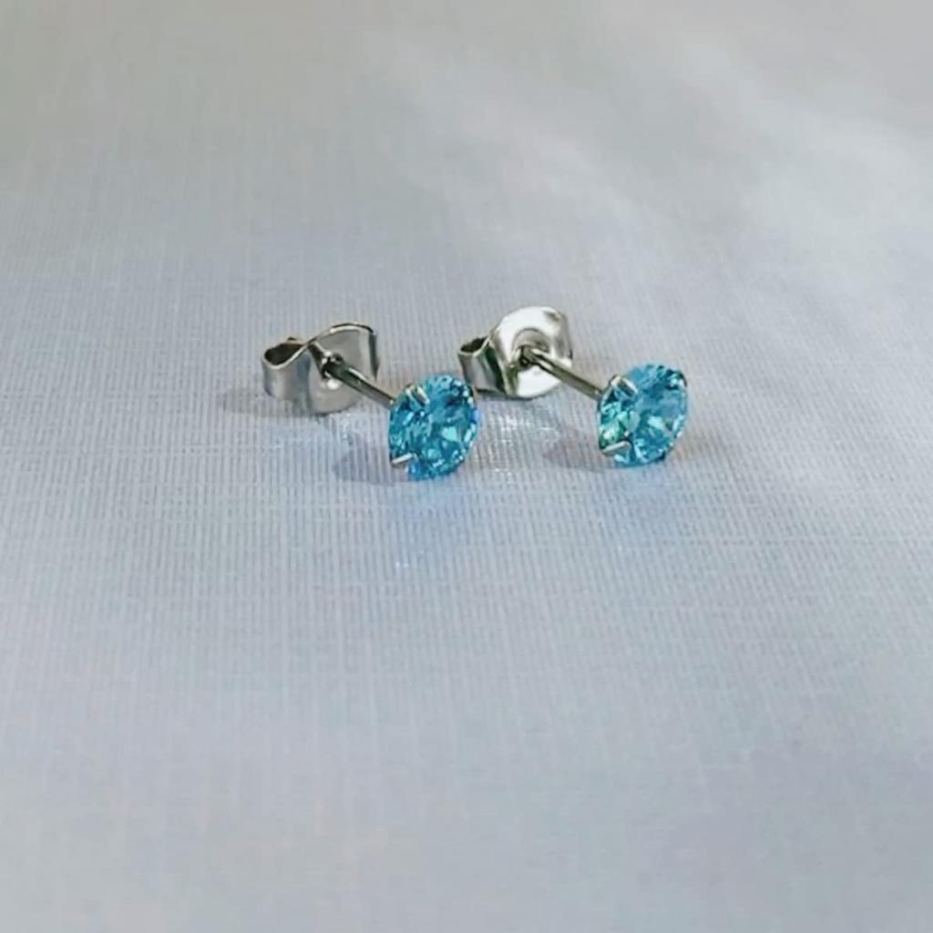 Limerencia Titanium Pure Titanium for Medical Second For Sensitive 1 Pair Piercings, Use, Hypoallergenic, Piercing, Ears, Unisex, (5mm, Aquamarine)