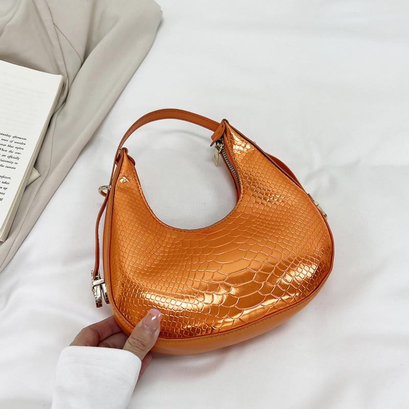 Stylish Crescent Shaped Shoulder Bag Trendy 2023 Summer Fashion Medium Size