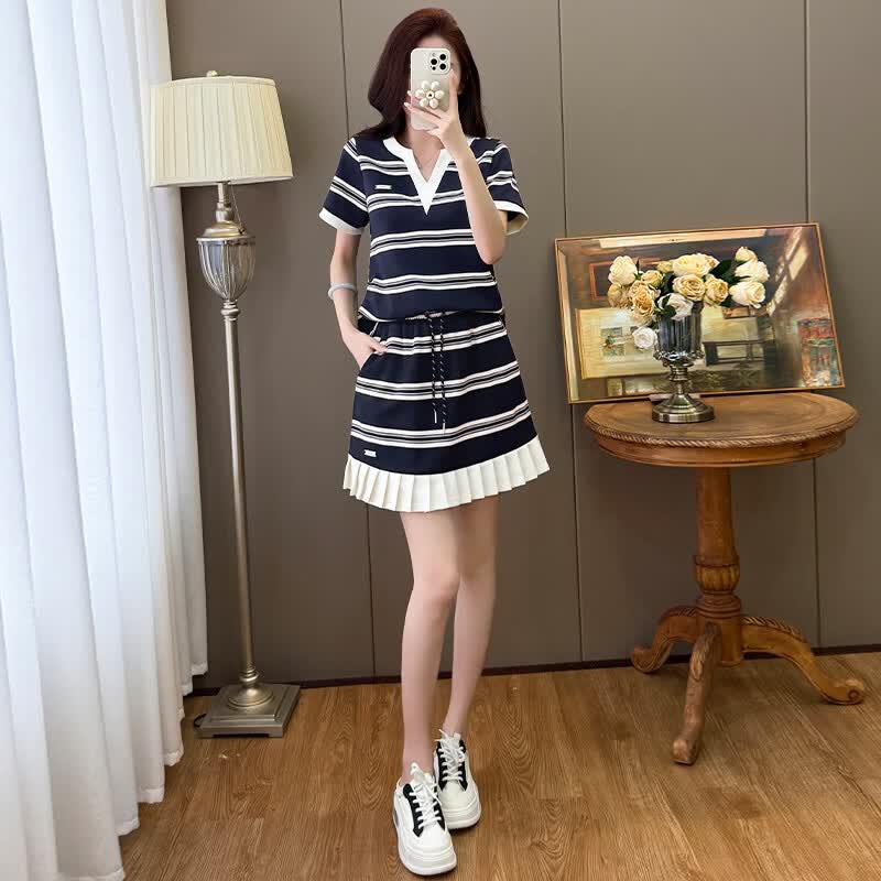 La Chapelle Women s Striped T-Shirt & Pleated Skirt Set S