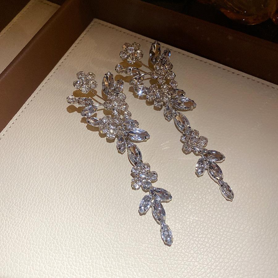 

Silver needle with diamonds, flower fringed earrings, European and American fashion and exquisite earrings, light luxury and high-end earrings