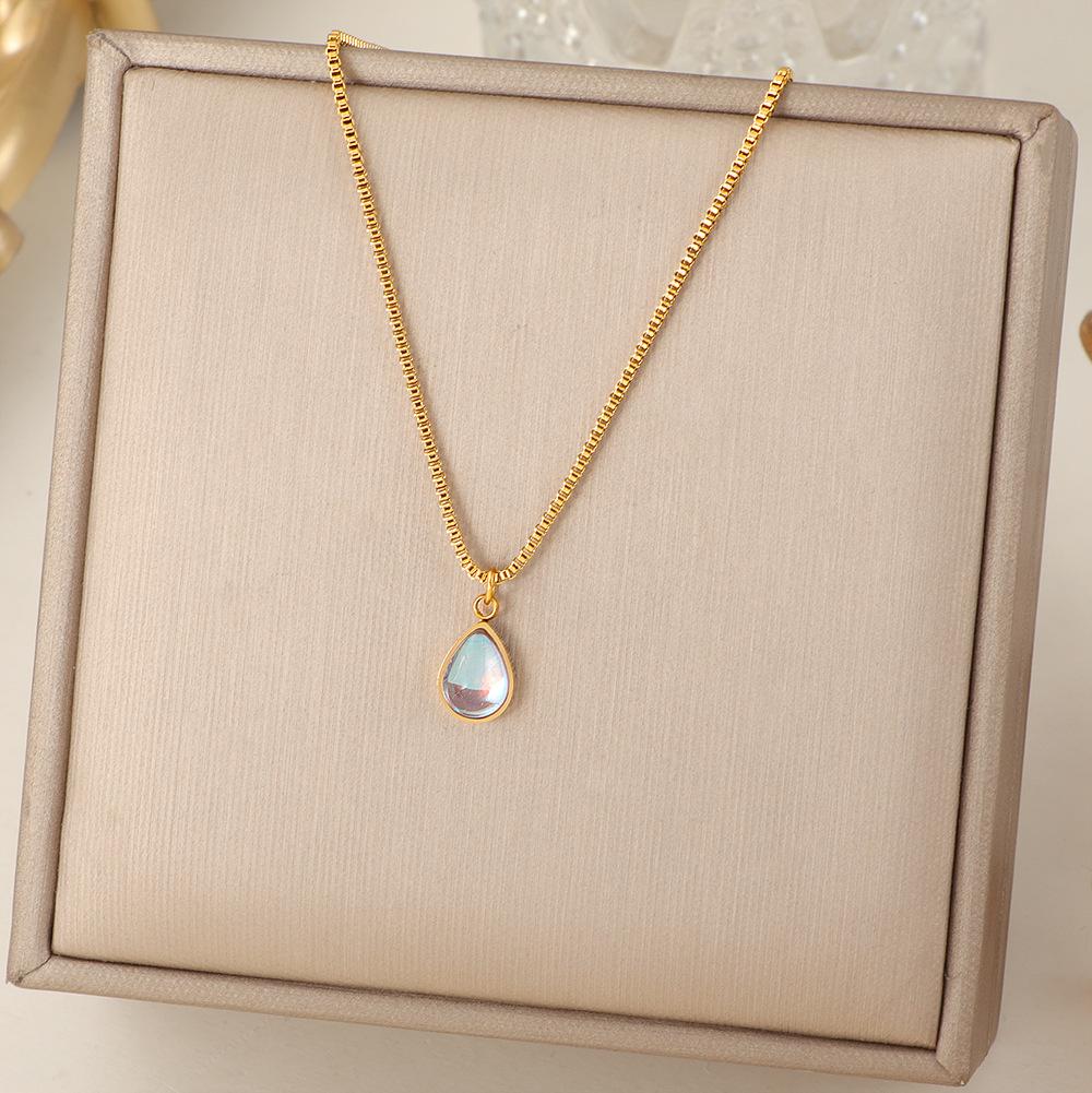 Mondstein Tropfen Farbverlauf Schlüsselbein Halskette - Elegantes Choker für Damen mit Boxkette.