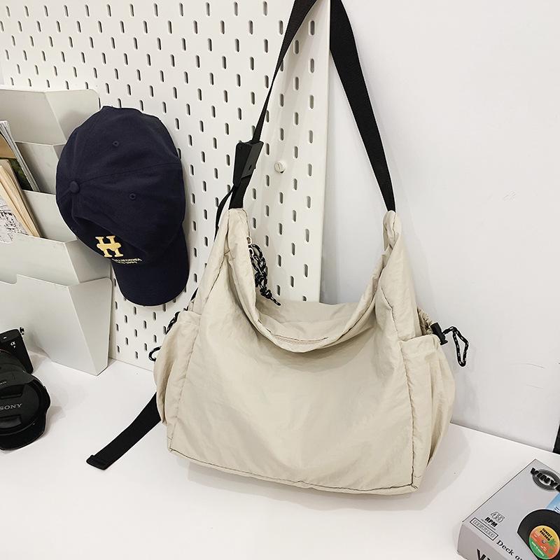 Women's Crossbody Messenger Bag - Trendy, Casual, Versatile, Solid Color, and Ideal for Street Fashion. Suitable for Men and Women.