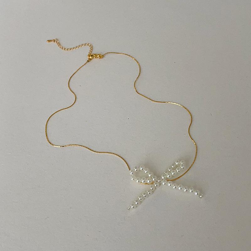 

Французское ретро нишевое жемчужное ожерелье-бантик Женский дизайн Чувство индивидуальности Милый универсальный темперамент Цепочка на шею Цепочка на ключицу