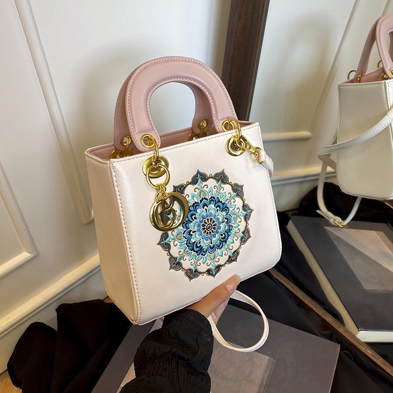 

Элегантная женская сумочка с китайской вышивкой для ханьфу